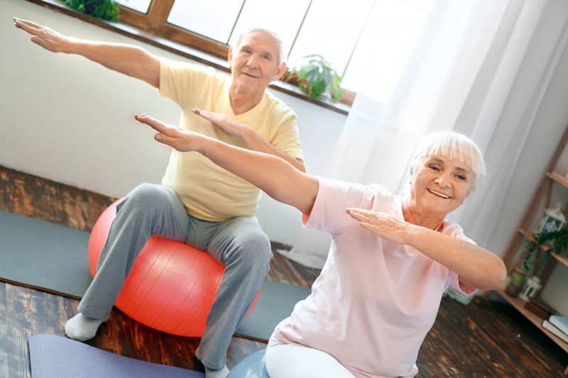 Eine Gymnastikgruppe im Seniorenheim